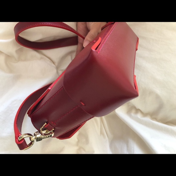 Manu Atelier micro bold crossbody in red - Picture 9 of 13